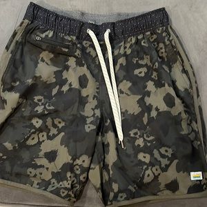 NWOT: Men’s Vuori shorts. Sz Small